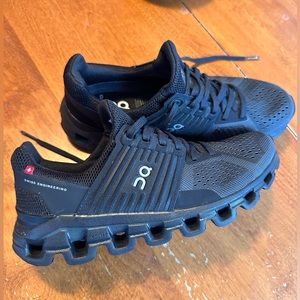 All black on cloud cloudswift sneaker size 7
